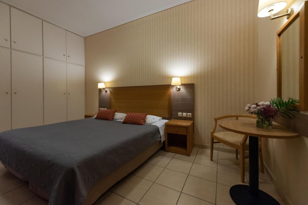 קלמאטה Hotel Ostria מראה חיצוני תמונה
